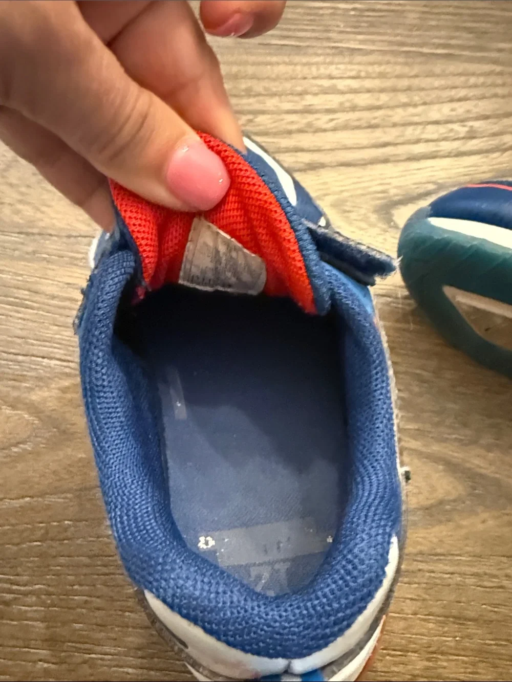 Marvel Avengers Target Light Up Blue Kids Sneakers with Red Accents Size 12